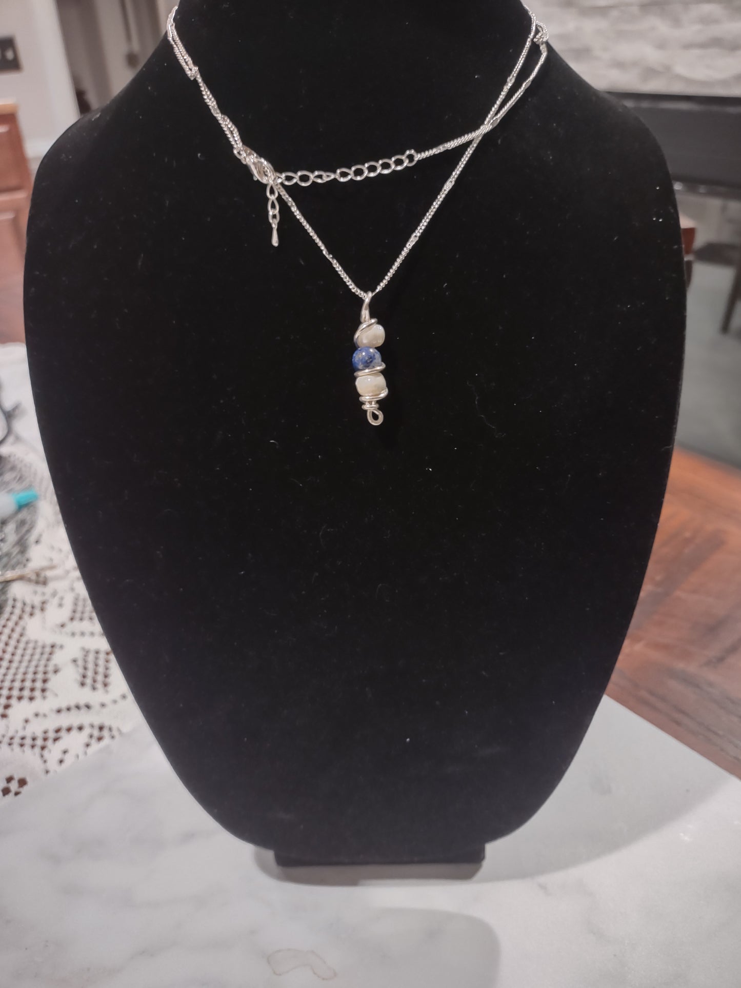 Genuine pearl and Lapis Lazuli pendant necklace